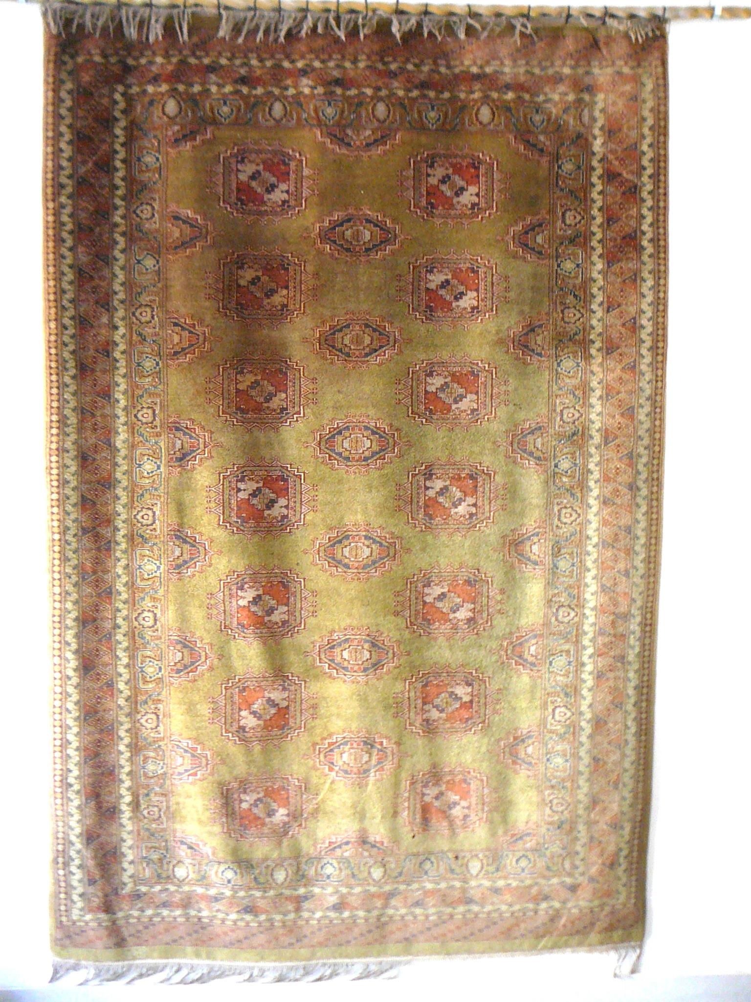 PERSIAN RUG ONLY ONE IN THE COUNTRY BOUGHT IN SAUDI ARABIA PERSIAN RUG ONLY ONE IN THE COUNTRY BOUGHT IN SAUDI ARABIA