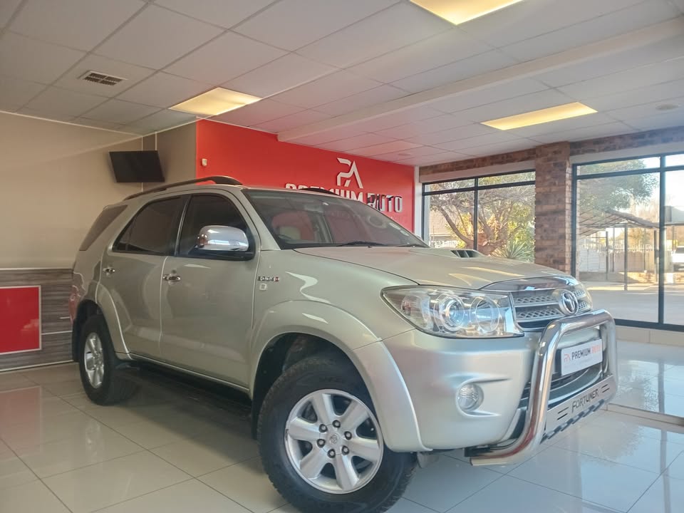 2010 TOYOTA  FORTUNER 30 D4D RAISED BODY