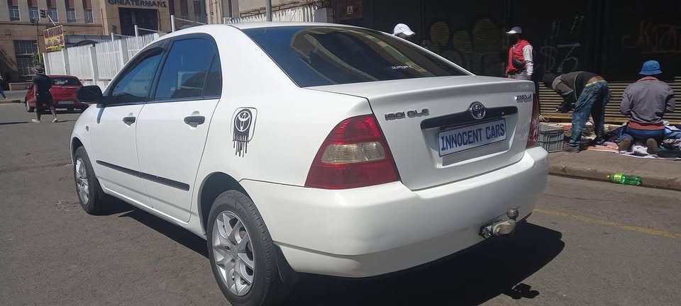 2005 TOYOTA COROLLA 1.6 GLE PETROL SEDAN, MANUAL, WHITE COLOUR