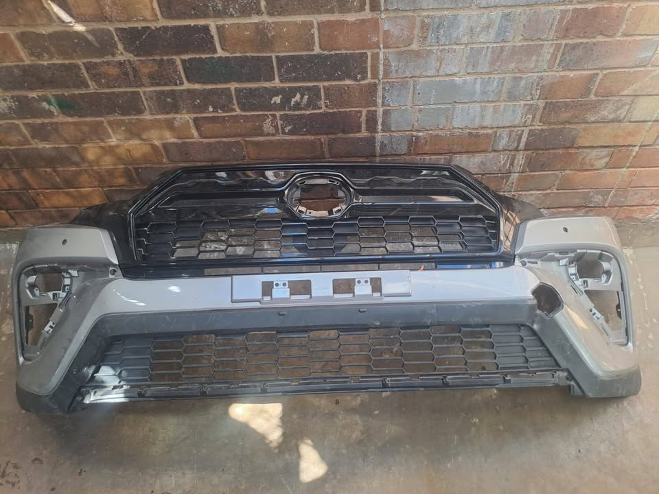 Toyota Hilux GD-6 LEGEND FRONT BUMPER - Private Seller