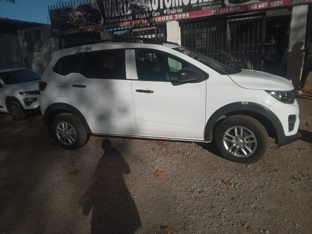 Used 2023 Renault Triber 1.0 Life - Private Seller