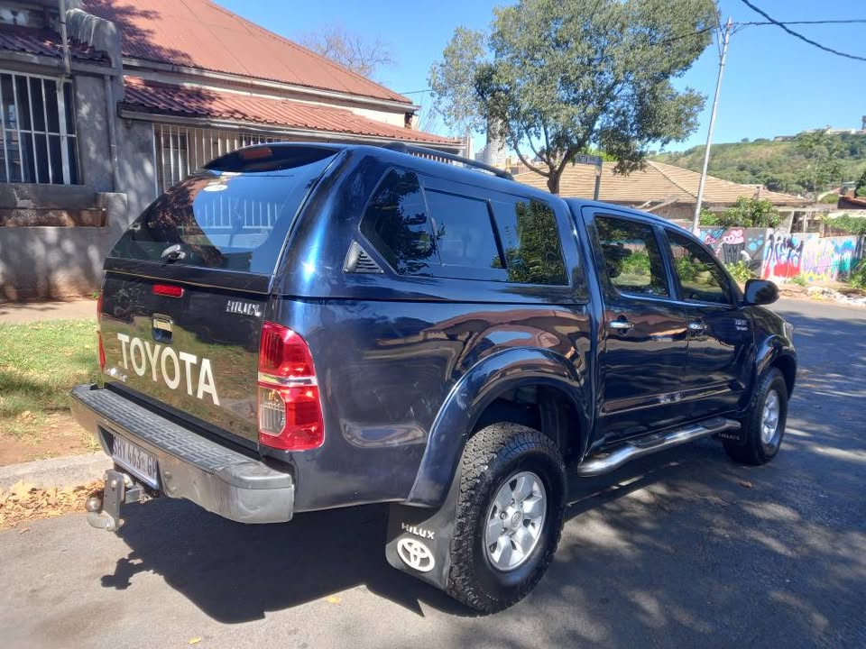 2005 TOYOTA HILUX DOUBLE CAB WITH CANOPY, ENGINE 3.0-D4D DIESEL, MANUAL