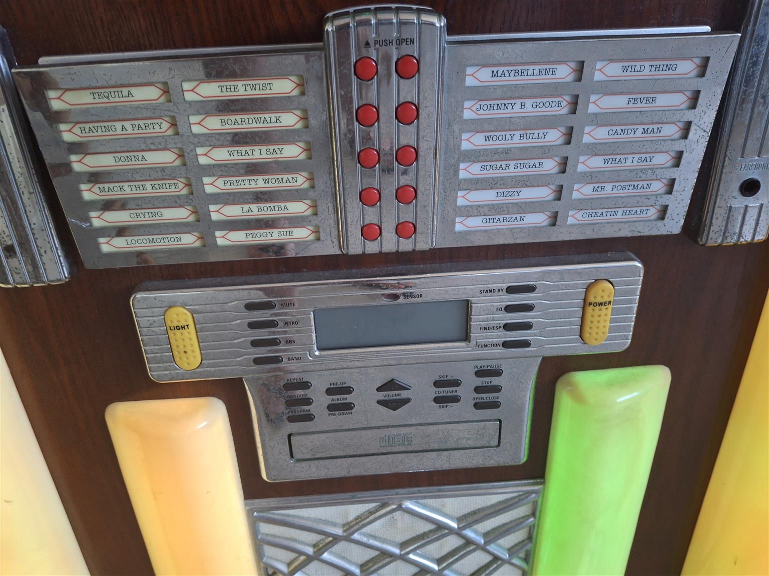 Jukebox late 1980s with apple ipod valued at R3000