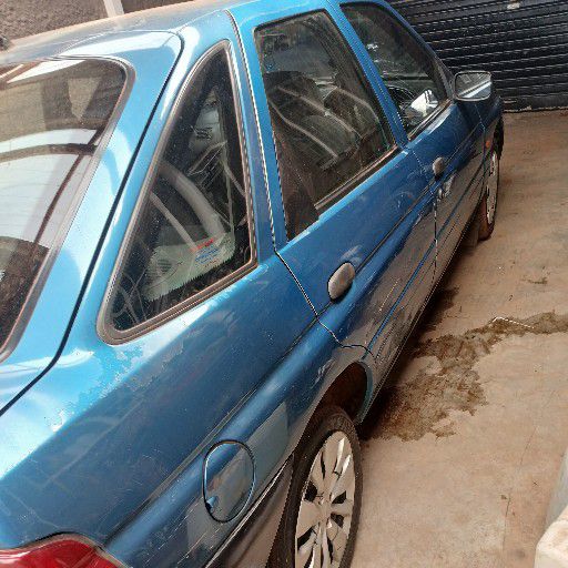 Ford escort 1.4i for stripping - Private Seller
