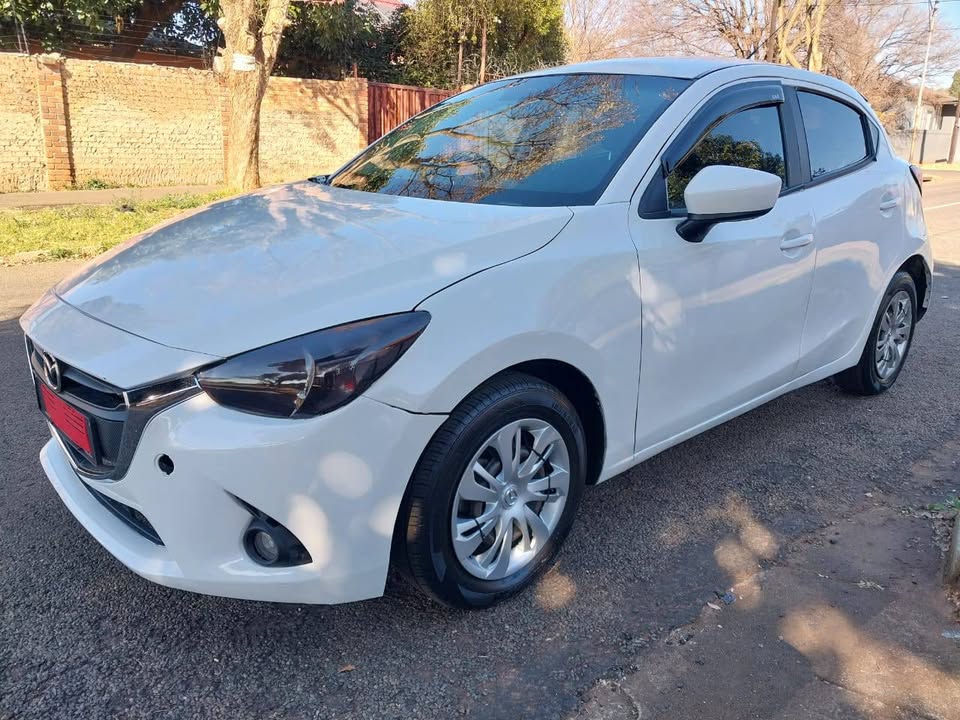 2017 MAZDA 2 SKYACTIVE 1.5 MANUAL TRANSMISSION IN EXCELLENT CONDITION