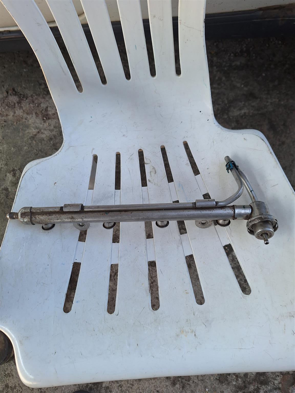 Fuel rail..used ..taken off an opel corsa . In good condition. - Private Seller