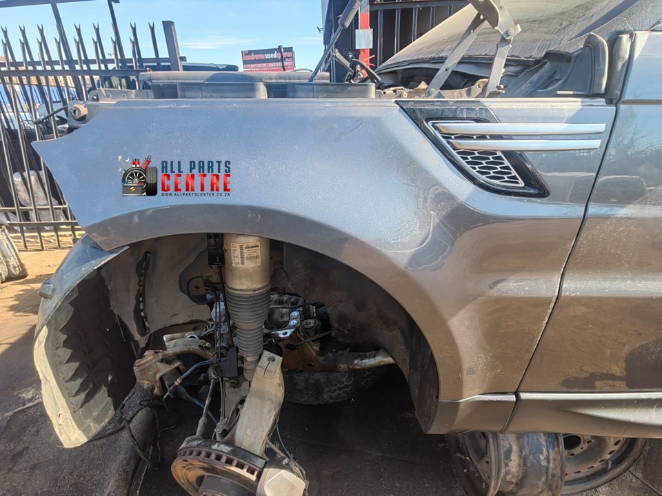 Land Rover Range Rover L494 left fender for sale used Land Rover Range Rover L494 left fender for sale used