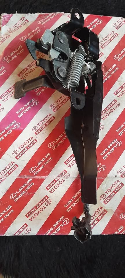Toyota hilux Gd6 Bonnet Lock - Private Seller Toyota hilux Gd6 Bonnet Lock - Private Seller