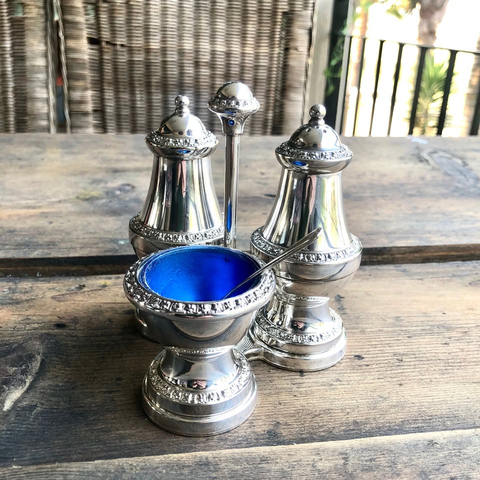 For Sale: Vintage English Silver-Plated Ianthe Condiment Set – Complete Elegance! ✨