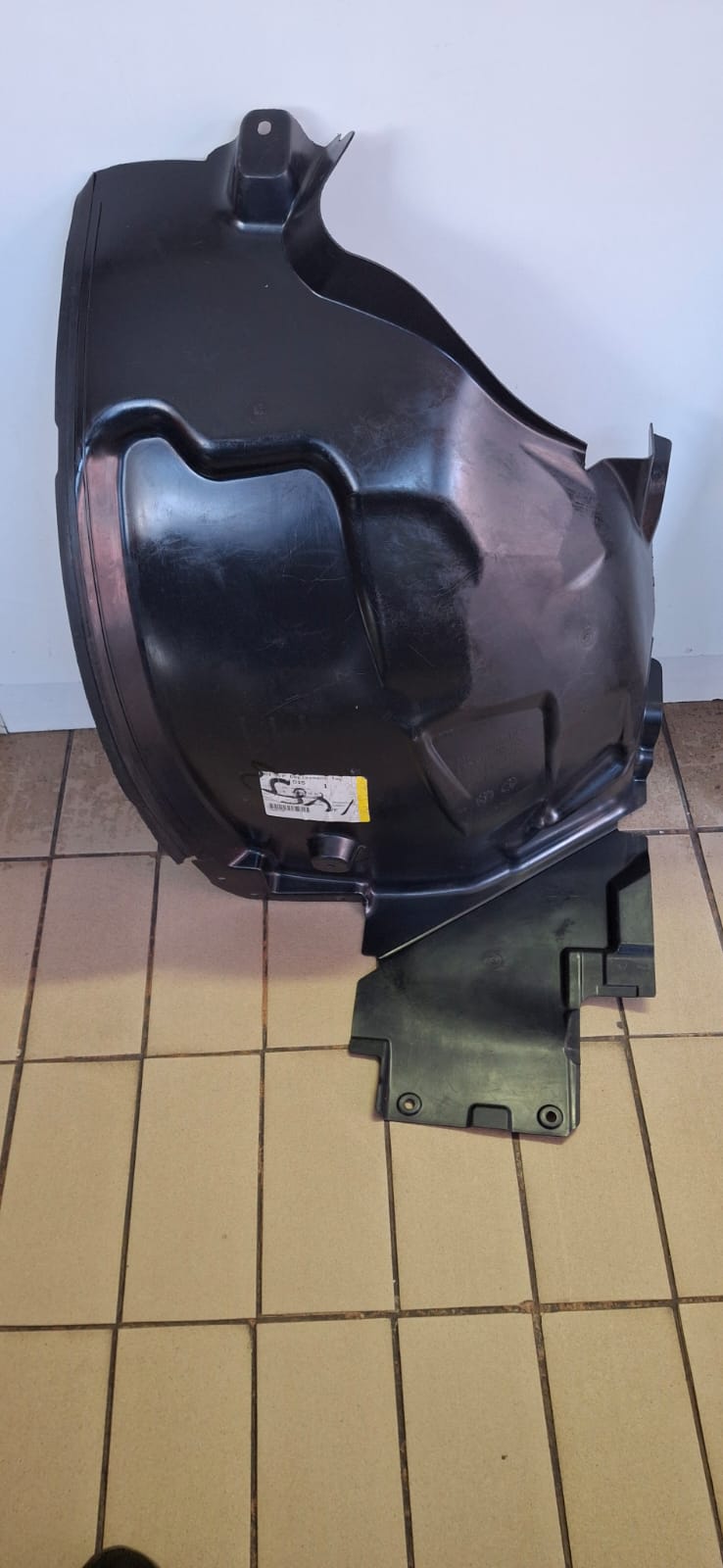 2018 MERCEDES BENZ E43 AMG  FENDER LINER FRONT LEFT AVAILABLE FOR SALE - Private Seller