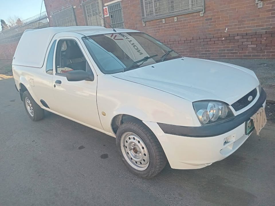 Ford Bantam 1.3 with Canopy Manual petrol