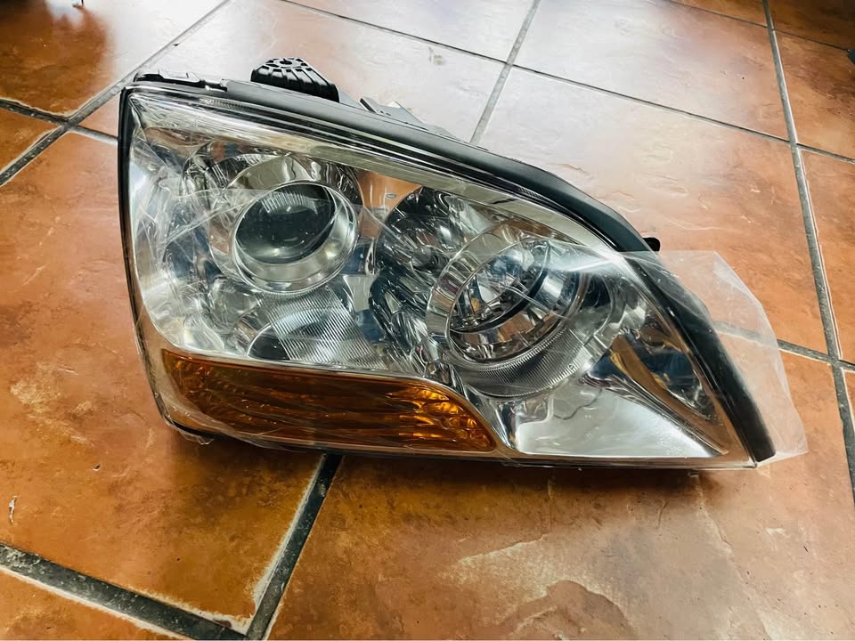 Kia Sorento headlight 2009 - Private Seller Kia Sorento headlight 2009 - Private Seller