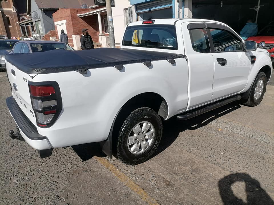 2015 Ford Ranger 3.2 6Speed Extra Cab 4x2 XLS With a Nice interior seat