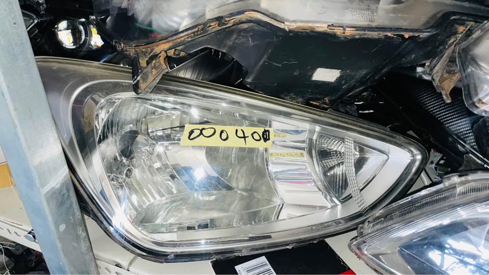 Hyundai i10 Grand headlight 2014/20 - Private Seller