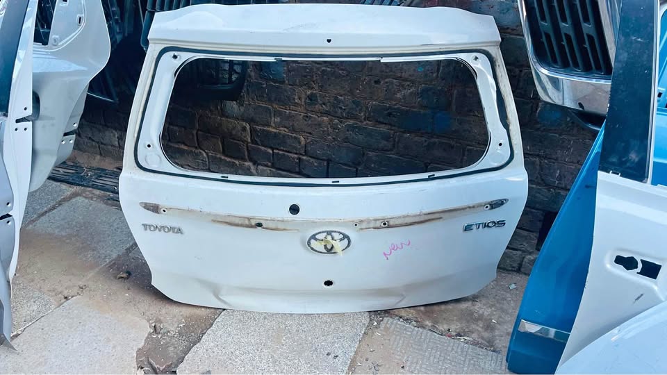 Toyota Etios tailgate
