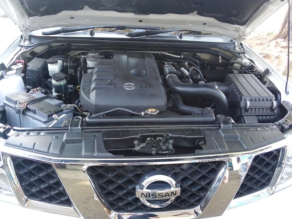 2014 WHITE NISSAN NAVARRA DOUBLE CAB CANOPY MANUAL DIESEL  141000 km
