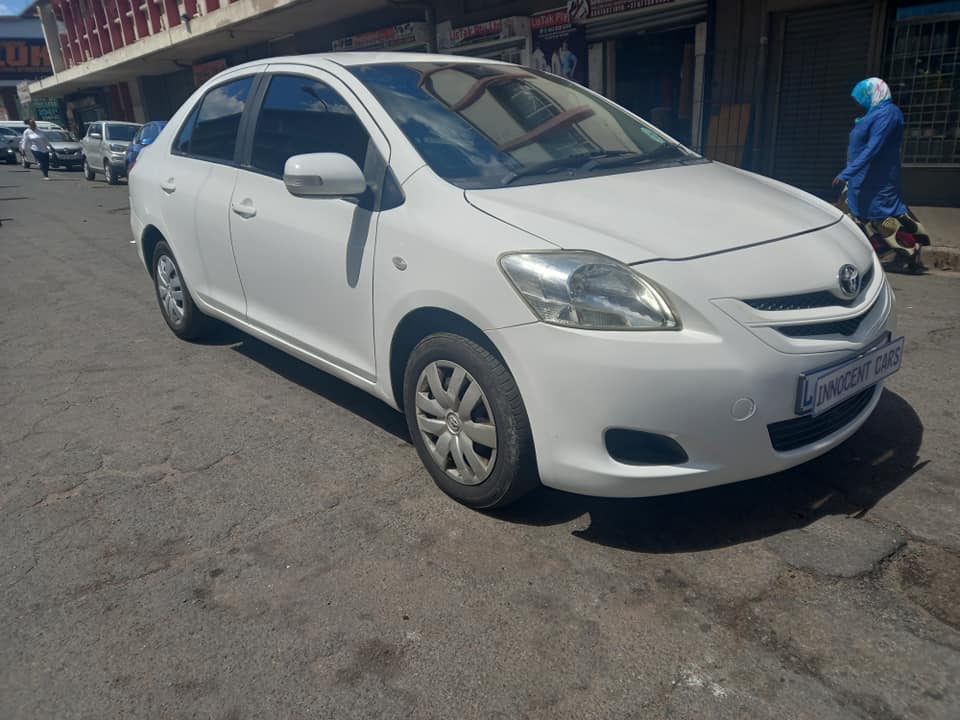 2009 TOYOTA YARIS SEDAN 1.4 PETROL, WHITE COLOUR, 102000KM