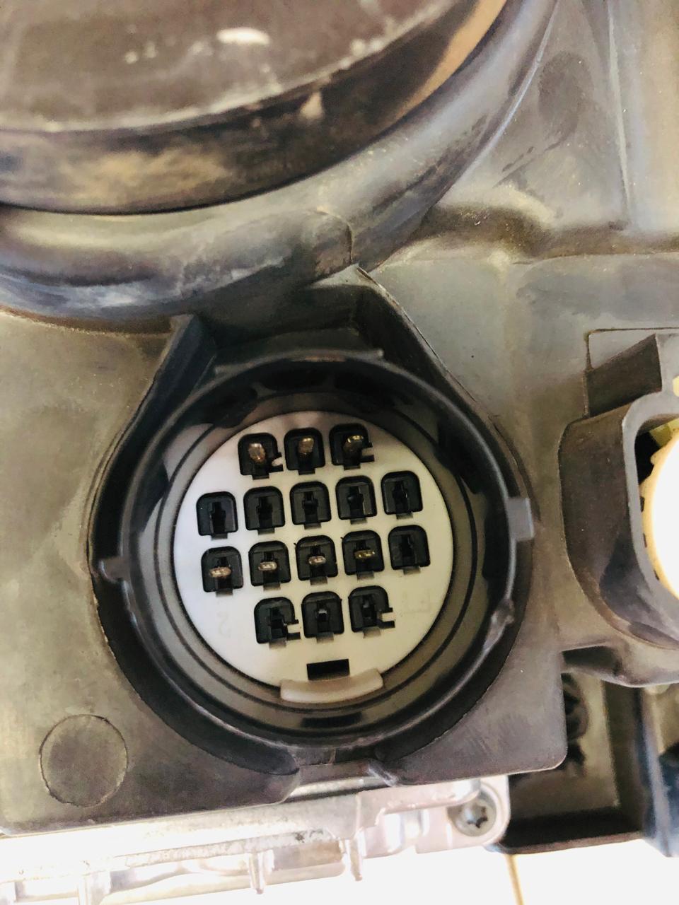 Land Rover Discovery 4 L319 right side LED headlight (2010) - Private Seller