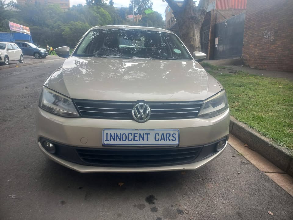 2013 VW JETTA 6 Comfortline 1.4 Tsi Petrol, Manual, Gold Color, mileage 89000kms
