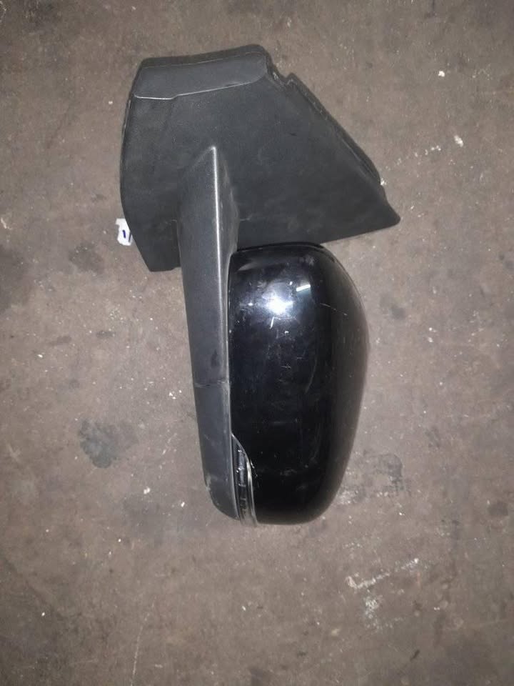 RENAULT TRIBER LEFT SIDE MIRROR AVAILABLE - Private Seller