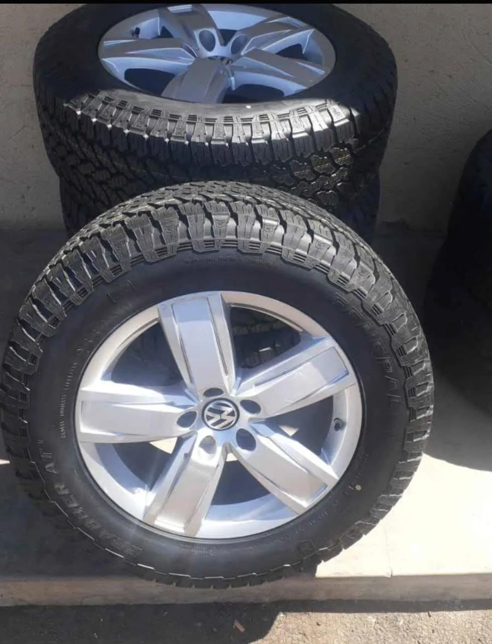 18inch VW Amarok OEM mags with brand new 255/60/18 General Grabber AT3 set - Private Seller