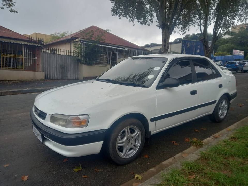 2000 TOYOTA COROLLA 1.6 PETROL, AUTOMATIC, WHITE, 150000KMS