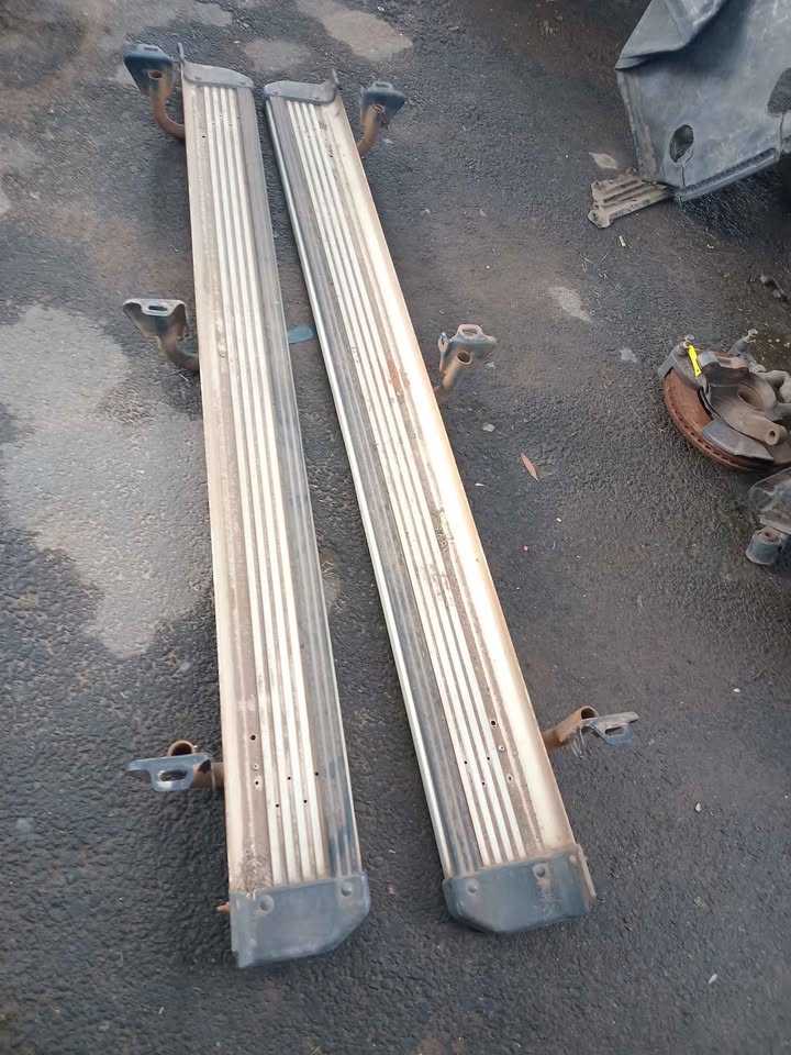 Mitsubishi colt double cap side steps for sale @ circle 7 used parts - Private Seller