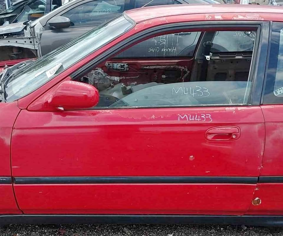 Honda Civic left door - Private Seller Honda Civic left door - Private Seller