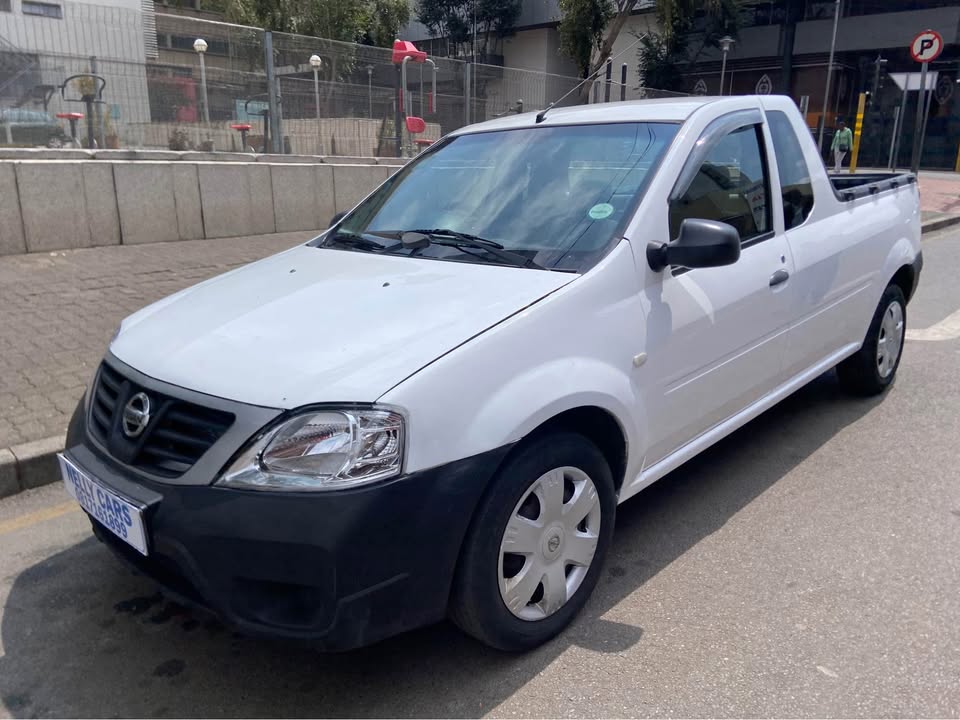 2013 Nissan np200