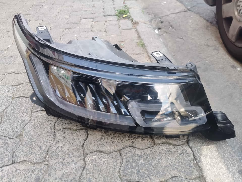 Right side headlight for Range Rover sport - Private Seller Right side headlight for Range Rover sport - Private Seller