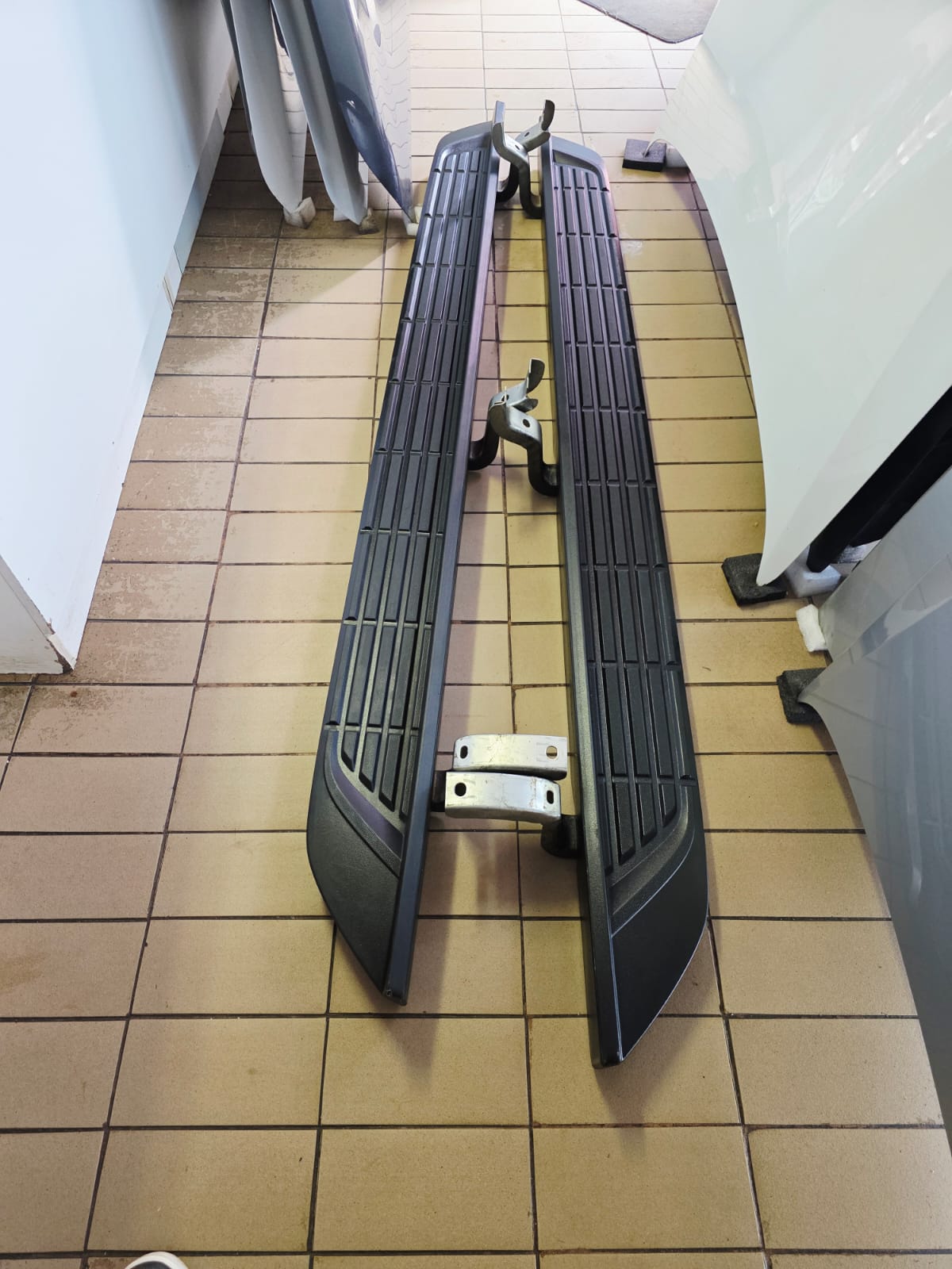 (T7) SIDE STEPS 2018 FORD RANGER WILDTRACK LEFT AND RIGHT - Private Seller
