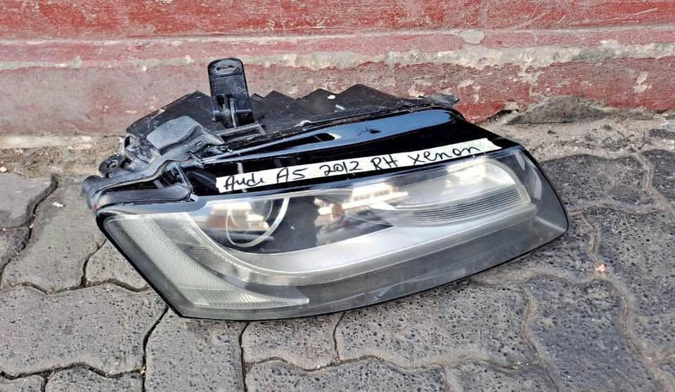 Audi A5 headlight 2012 - Private Seller Audi A5 headlight 2012 - Private Seller