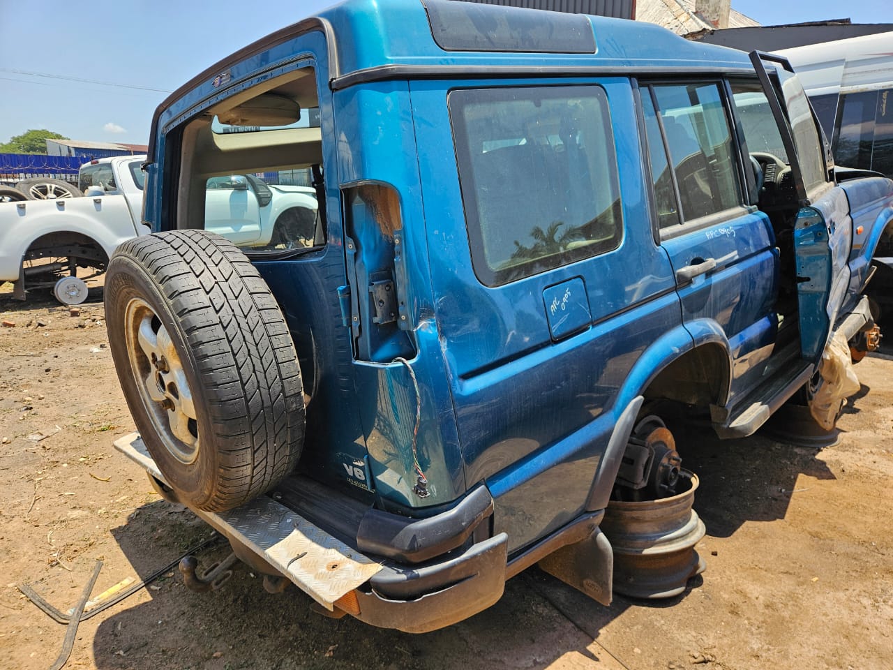 Land Rover Discovery TD5 2.5 2002 – Stripping for Spares
