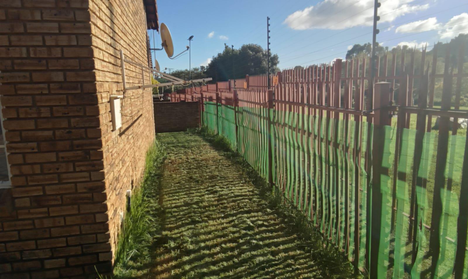 Townhouse For Sale in Wilgeheuwel | Junk Mail Marketplace