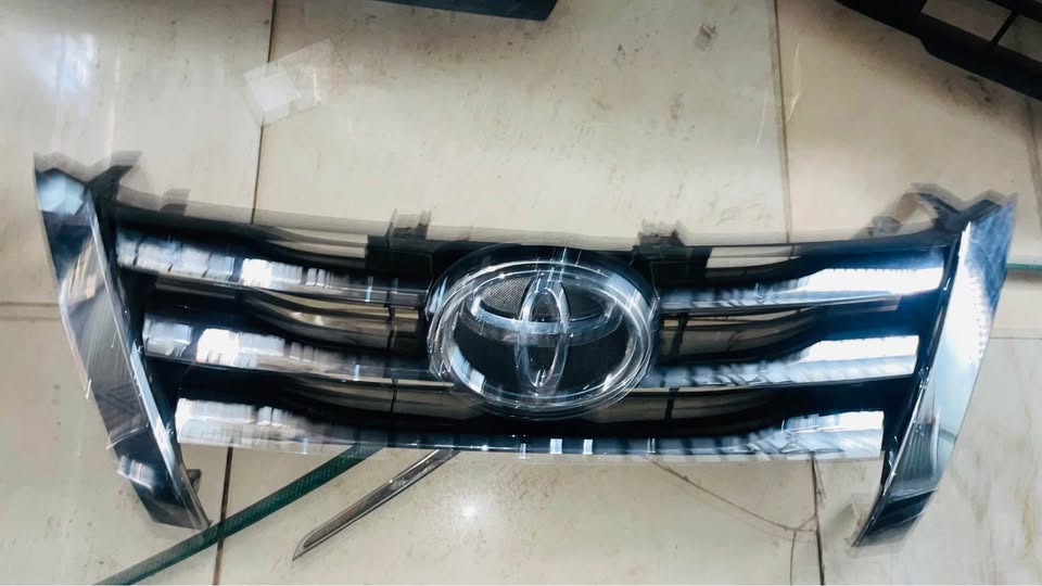 Toyota Fortuner GD6 GRILL - Private Seller Toyota Fortuner GD6 GRILL - Private Seller