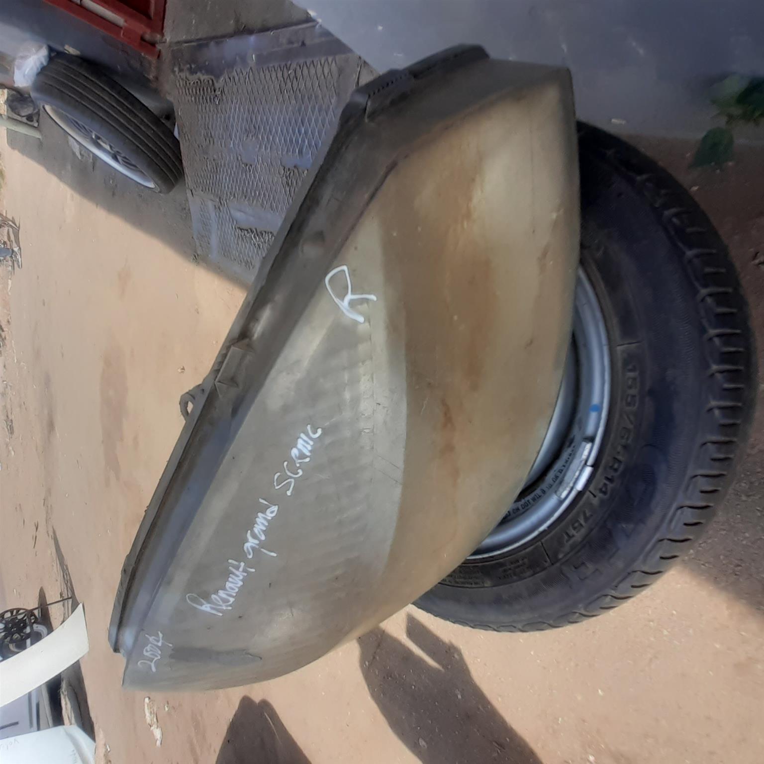 RENAULT GRAND RIGHT HEADLIGHT FOR SALE (DELIVERY AVAILABLE COUNTRY WIDE) - Private Seller RENAULT GRAND RIGHT HEADLIGHT FOR SALE (DELIVERY AVAILABLE COUNTRY WIDE) - Private Seller