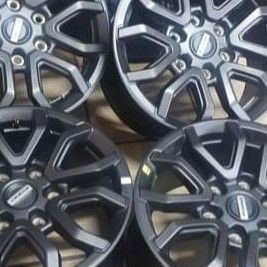 OEM Ford raptor rims size 17