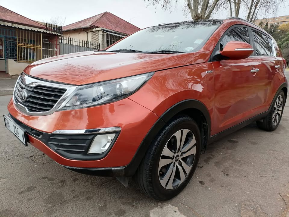 2012 KIA SPORTAGE 2.0 AUTOMATIC TRANSMISSION WITH LEATHER SEATS IN EXCELLENT CONDITION