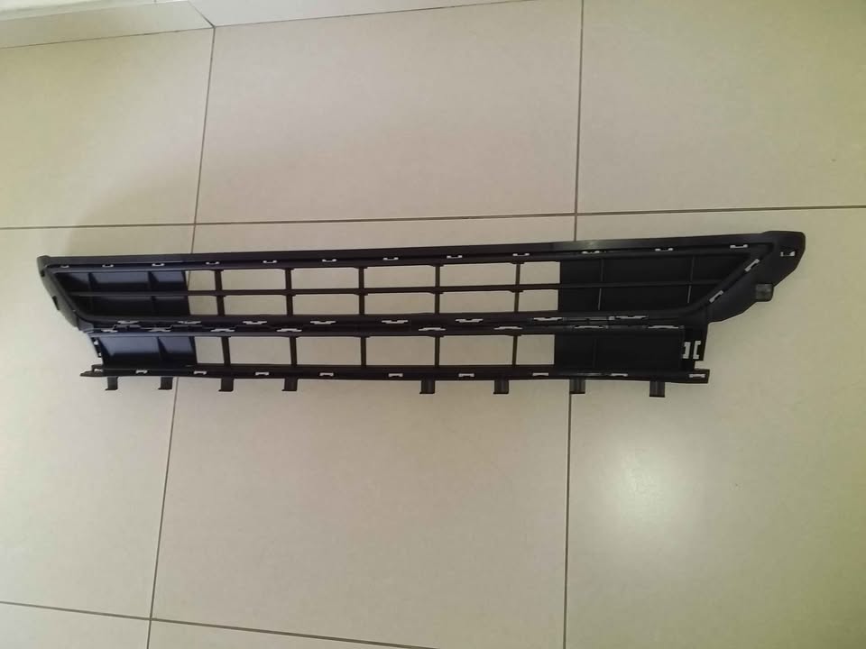 VW POLO MK8 19/21 BRAND NEW BRAND NEW LOWER CENTER GRILLES PRICE