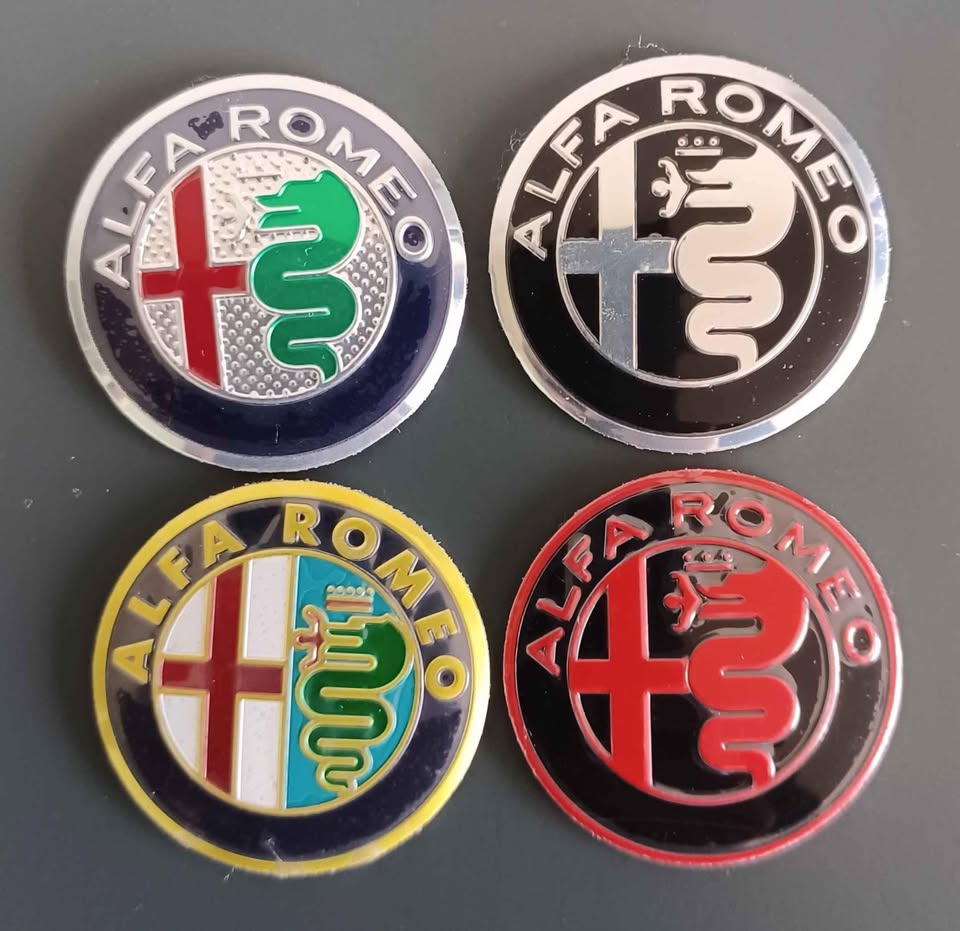 Alfa Romeo Black / Silver Badges & wheel caps - Private Seller