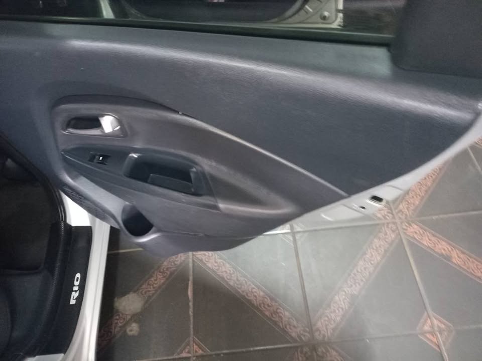 2014 Kia rio 1.4 Manual  Silver Color, Sparekey  Service book, Reverse Camera, reverse sensor  Leath
