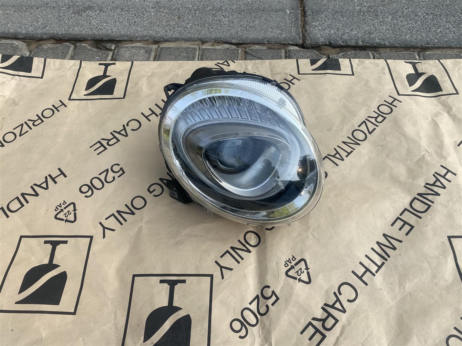 2017 FIAT 500 HEADLIGHT RIGHT SIDE FOR SALE. IN EXCELLENT CONDITION - Private Seller 2017 FIAT 500 HEADLIGHT RIGHT SIDE FOR SALE. IN EXCELLENT CONDITION - Private Seller