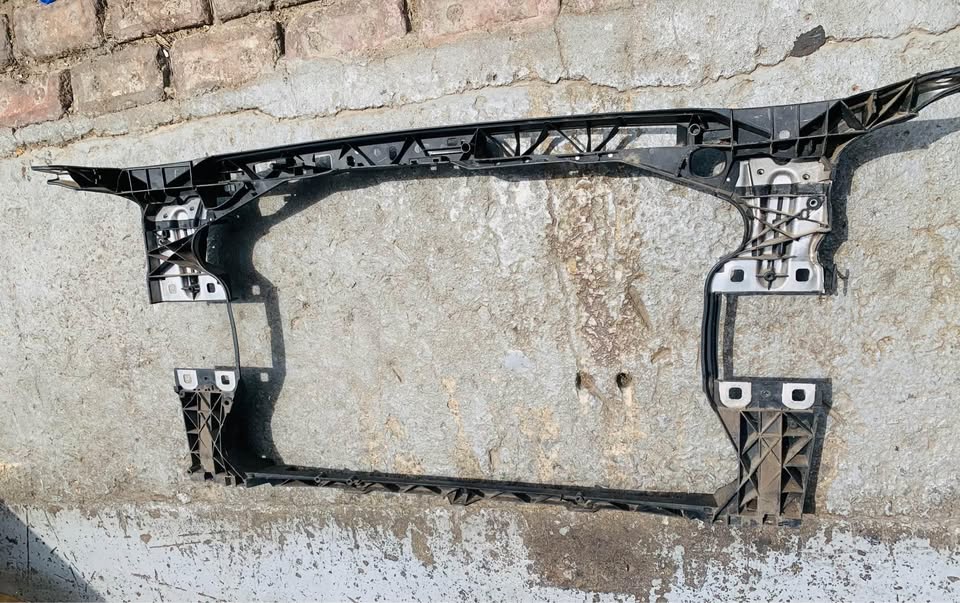 AUDI A4 S4 B9 8W RADIATOR SUPPORT - Private Seller