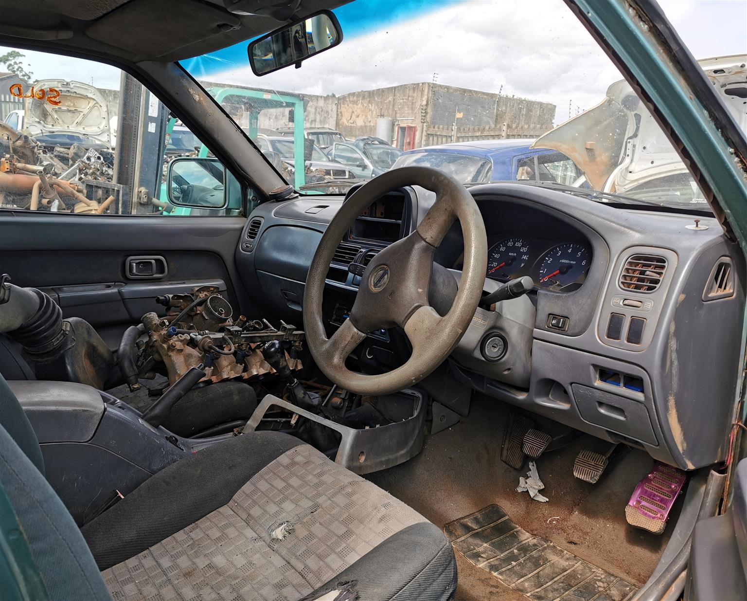 Nissan Hardbody 2.4 D/Cab - Stripping for Spares