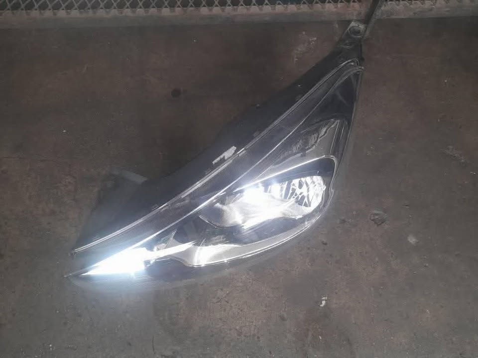 KIA PEGAS LEFT HEADLIGHT AVAILABLE - Private Seller KIA PEGAS LEFT HEADLIGHT AVAILABLE - Private Seller