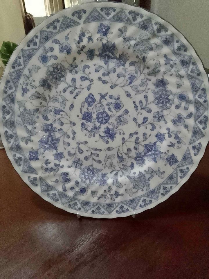 Exquisite  Authenticated MINTON England a rare find – add to your display cabinet and collection