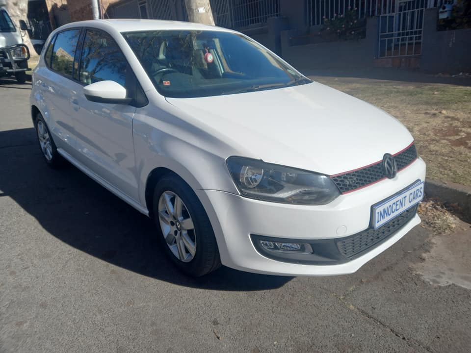 2013 VW POLO 6 HATCHBACK 1.6 PETROL ENGINE, AUTOMATIC, WHITE COLOR, MILEAGE