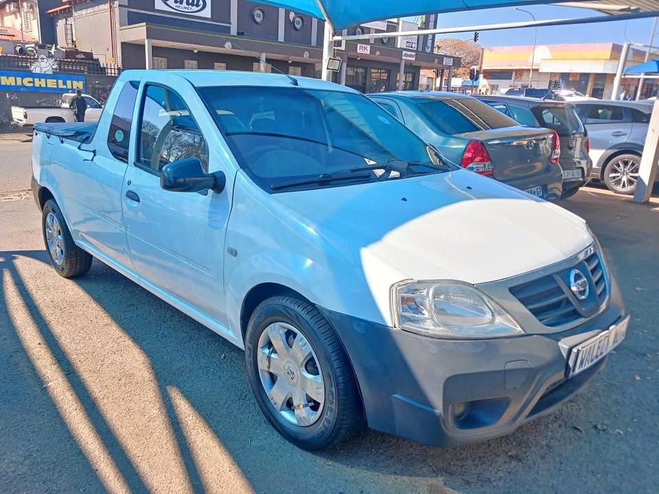 2016 NISSAN NP200 1.6 BAKKIE  Transmission: Manual  Mileage: 109000km Fueltype: Petrol  White