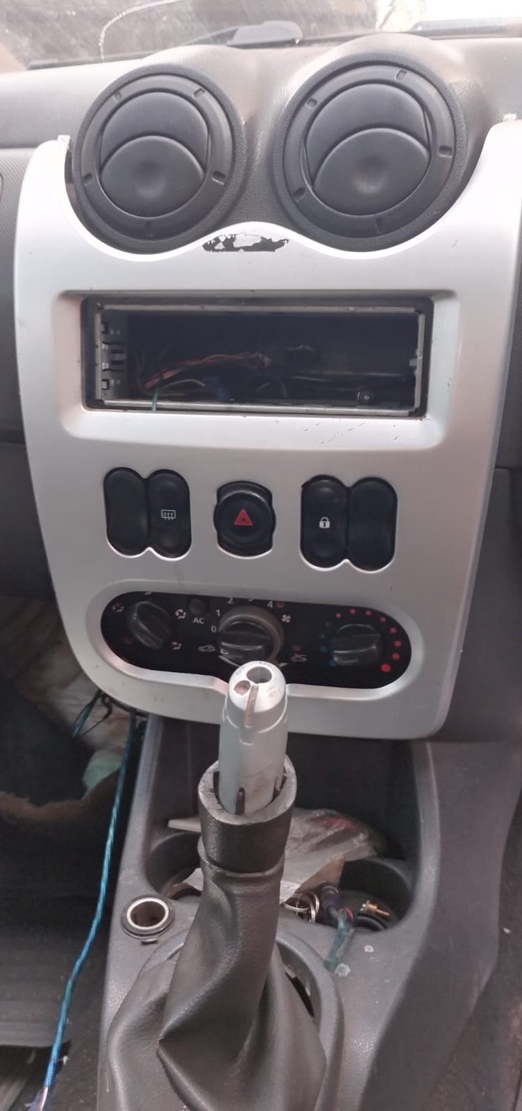 Renault Sandero Used Centre Console for Sale - Private Seller Renault Sandero Used Centre Console for Sale - Private Seller
