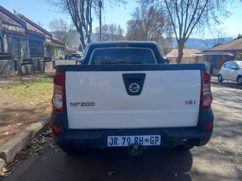 2016 Nissan Np200 1.6 Petrol, Manual, White, Aircon,